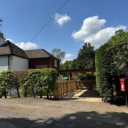3 Bed Spa Cottage Southwater Exterior foto