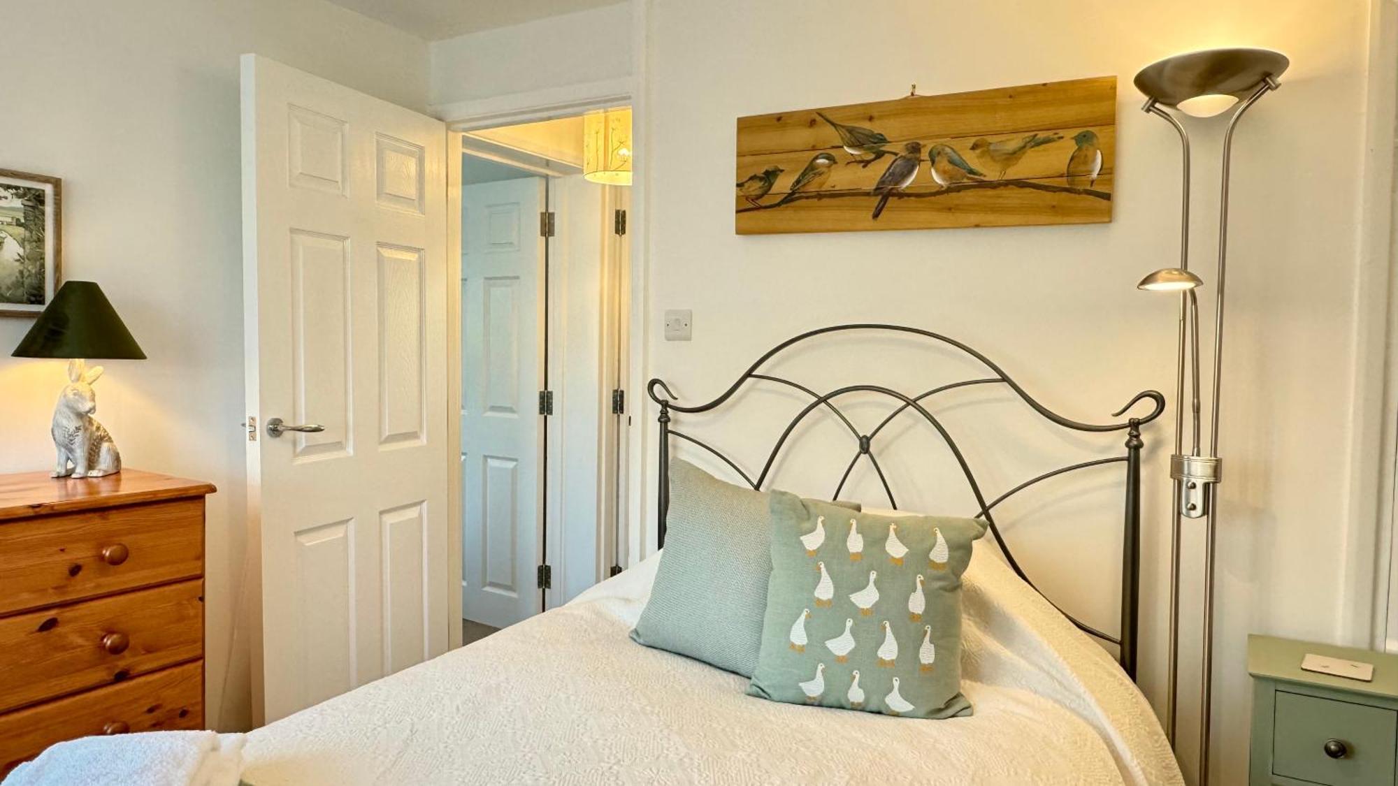 3 Bed Spa Cottage Southwater Exterior foto