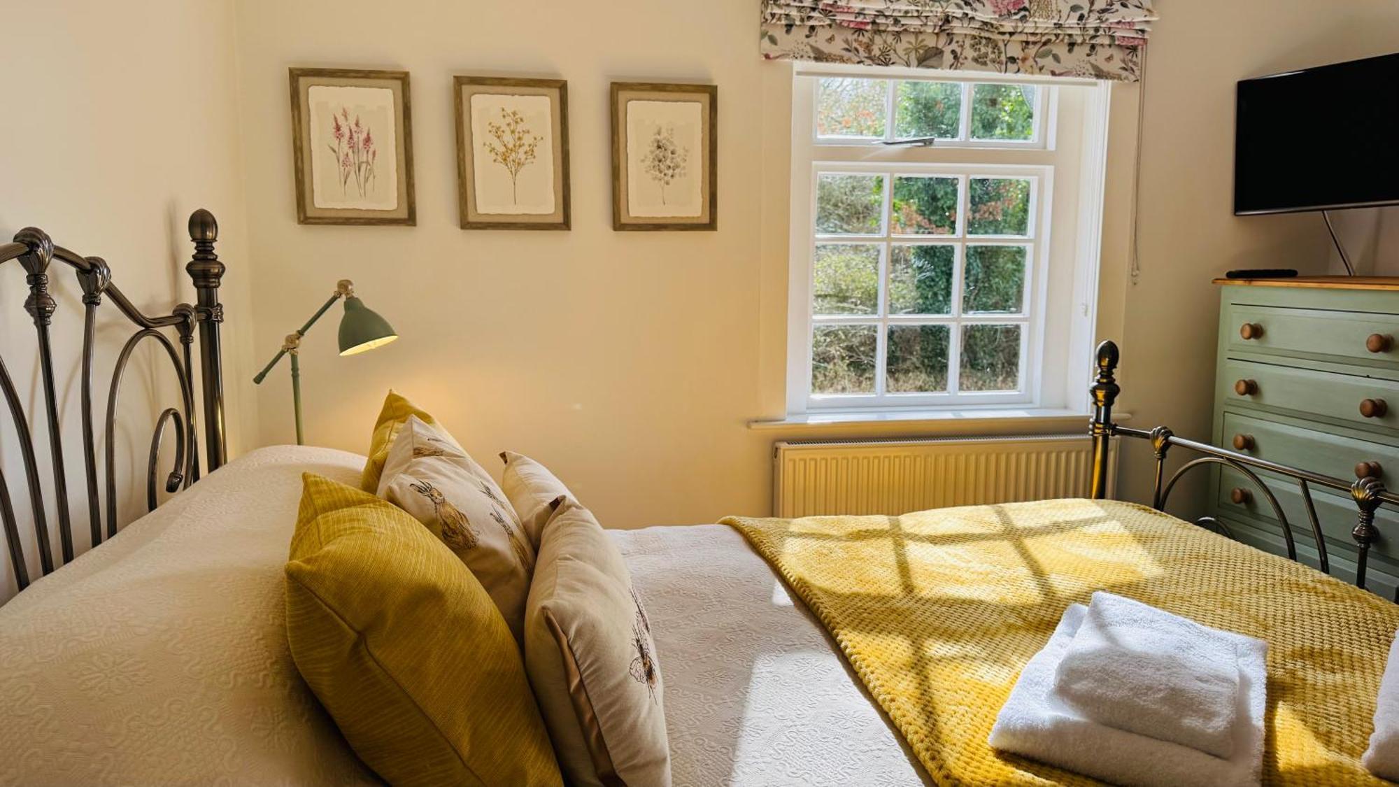 3 Bed Spa Cottage Southwater Exterior foto