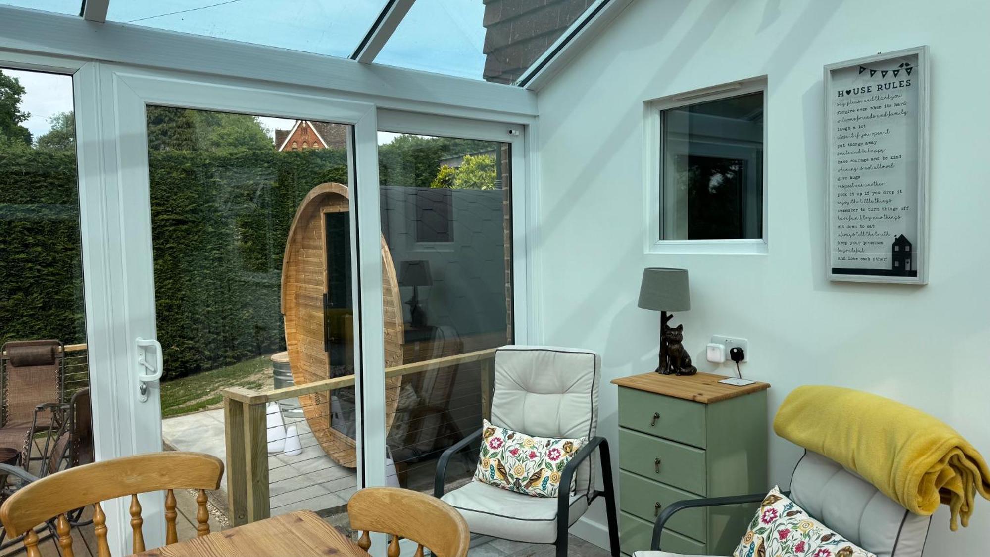 3 Bed Spa Cottage Southwater Exterior foto