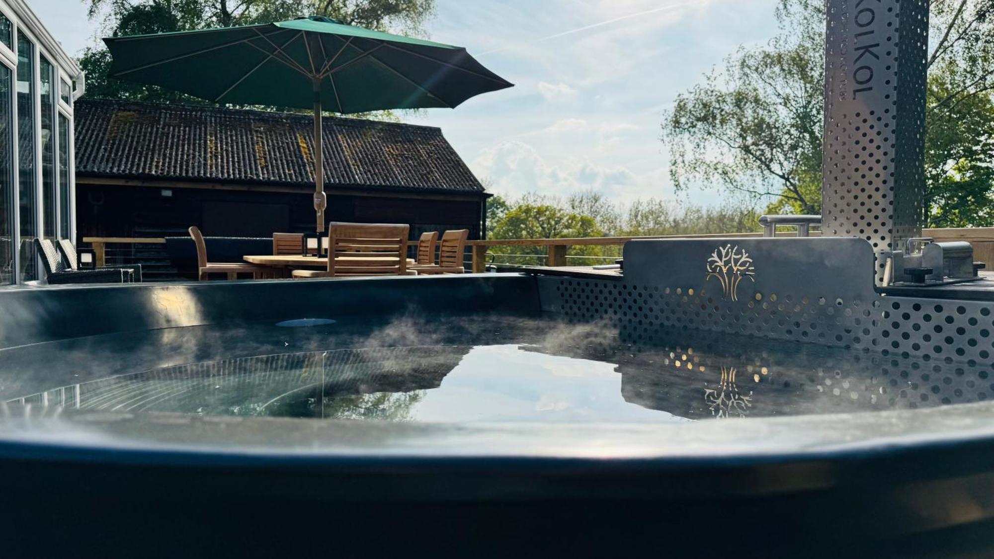 3 Bed Spa Cottage Southwater Exterior foto
