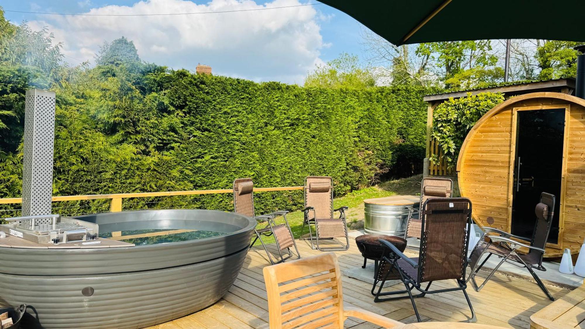 3 Bed Spa Cottage Southwater Exterior foto