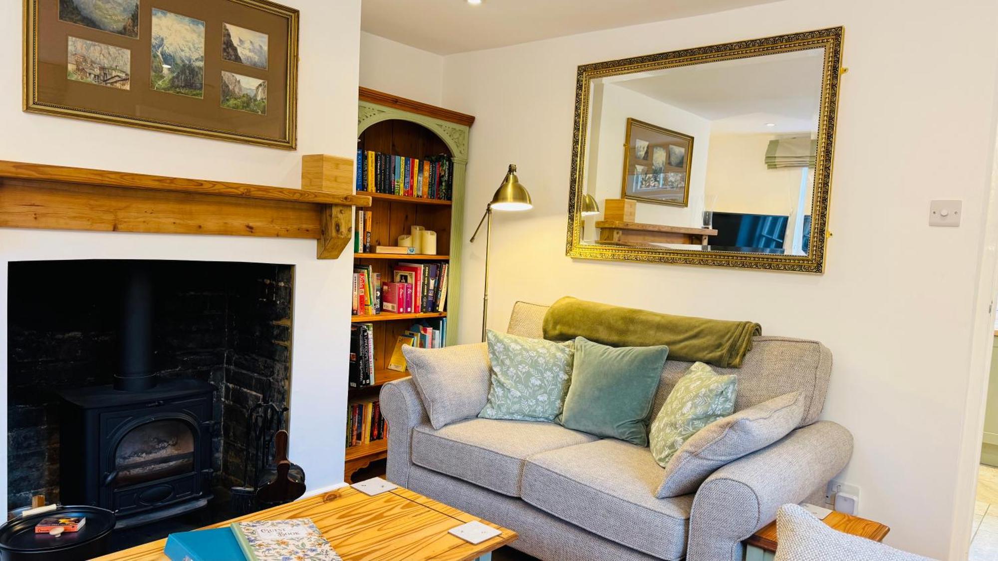 3 Bed Spa Cottage Southwater Exterior foto